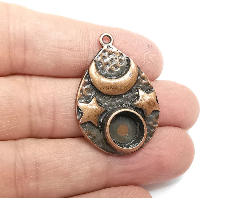 Moon and Star Pendant Bezel, Resin Blank, inlay Mounting, Mosaic Frame Cabochon Base Dry Flower Setting, Antique Copper Plated (10mm) G29691