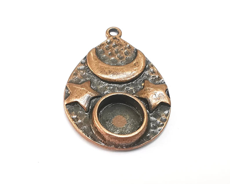 Moon and Star Pendant Bezel, Resin Blank, inlay Mounting, Mosaic Frame Cabochon Base Dry Flower Setting, Antique Copper Plated (10mm) G29691