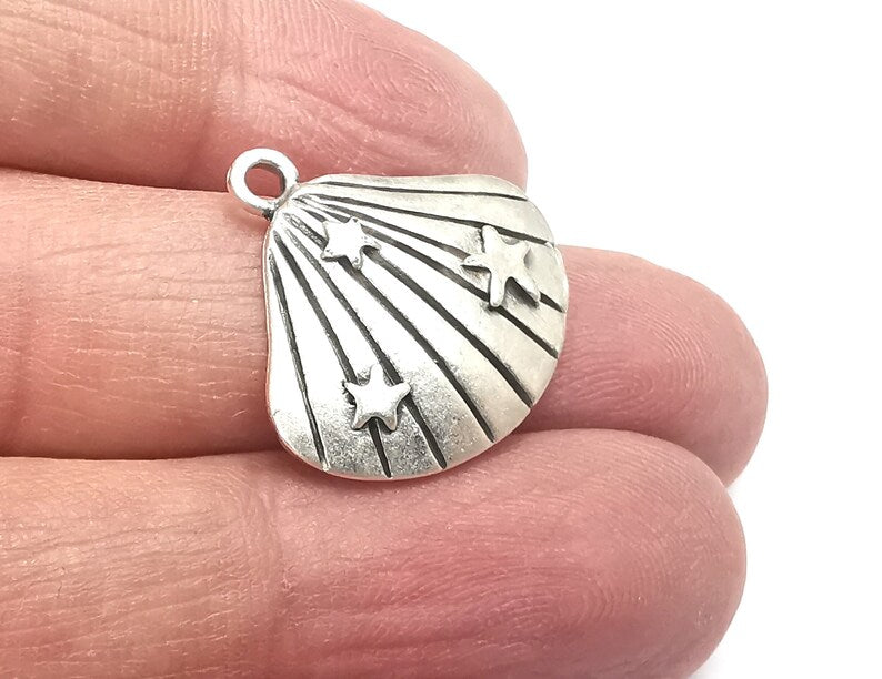 2 Scallop, Starfish Sea Shell Charms, Antique Silver Plated Charms (23x22mm) G29733
