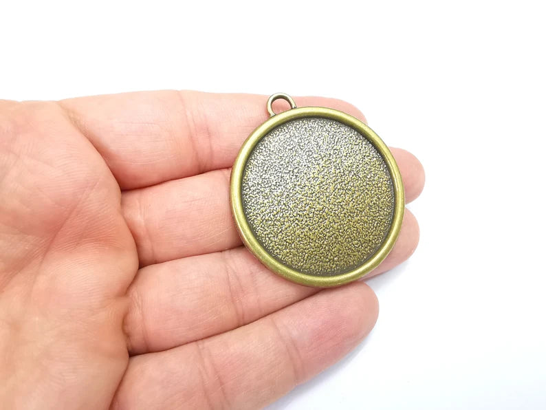 Round Pendant Bezel, Resin Blank, inlay Mounting, Mosaic Pendant Frame, Cabochon Base,Dry Flower Setting, Antique Bronze (39mm) G29604