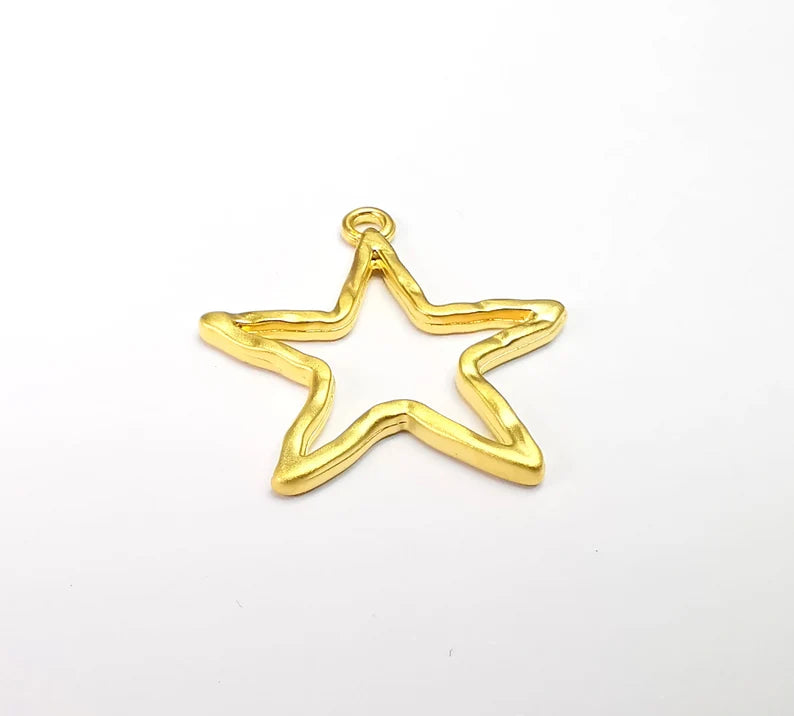Hammered Star Charms Antique Gold Plated Charm (35x32mm) G29607