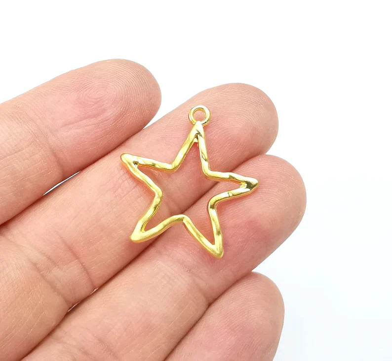 Hammered Star Charms Antique Gold Plated Charm (35x32mm) G29607