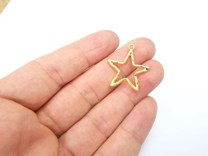 Hammered Star Charms Antique Gold Plated Charm (35x32mm) G29607