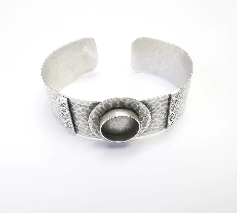 Round Hammered Bracelet Bezel Blank Resin Bezel Cabochon Cuff Base Adjustable Antique Silver Plated Brass (14mm Bezel) G29676