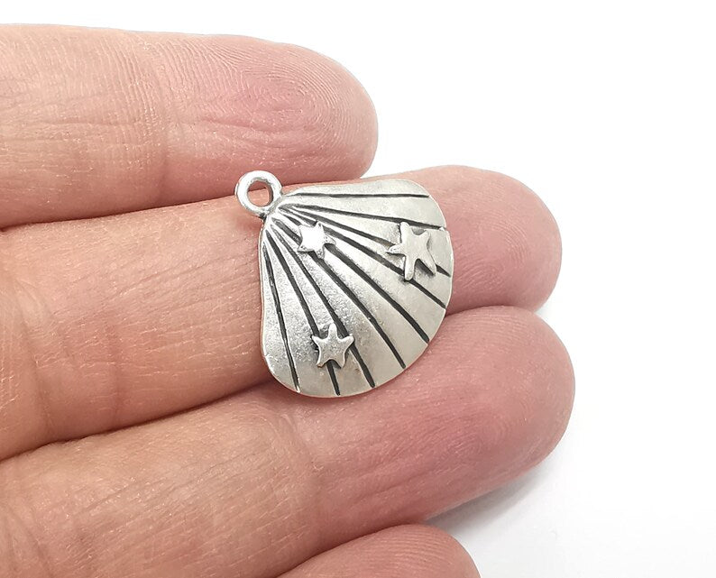 2 Scallop, Starfish Sea Shell Charms, Antique Silver Plated Charms (23x22mm) G29733