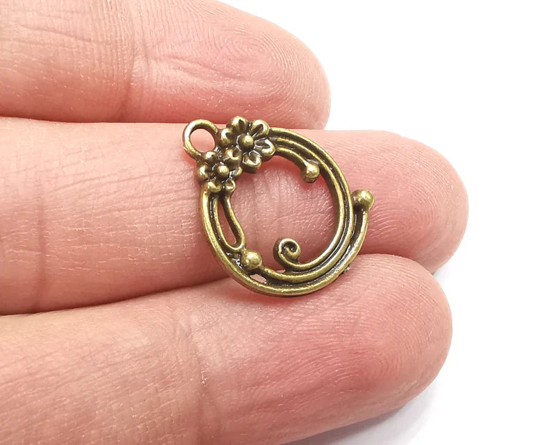 5 Flowers Charms, Dangle Charms Antique Bronze Plated (21x17mm) G33036