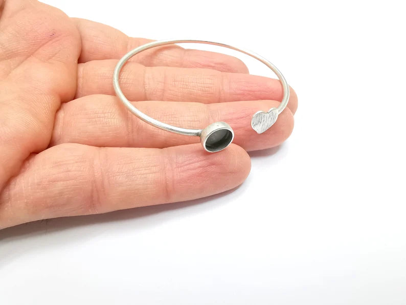 Heart Bracelet Bezel Blank Resin Bezel Cabochon Cuff Base Settings Adjustable Bracelet Antique Silver Plated Brass (8mm Bezel) G33059