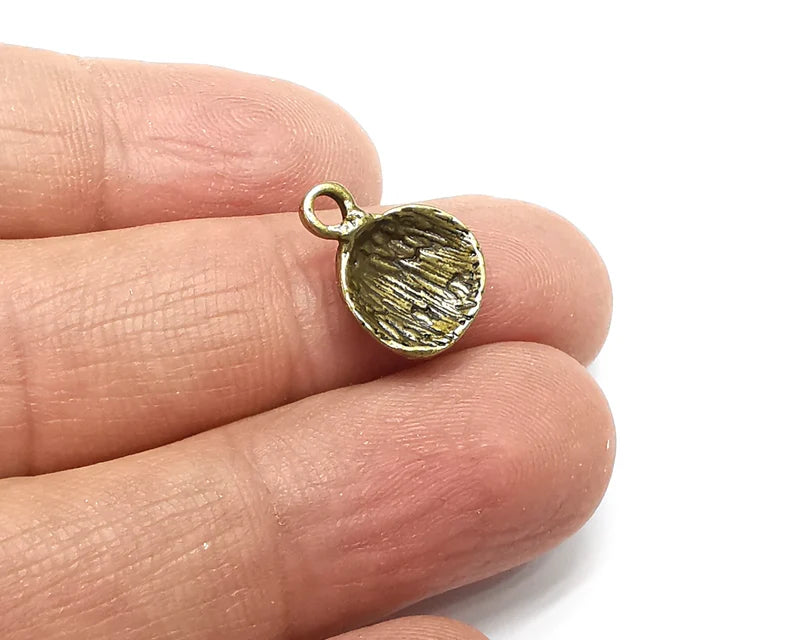 5 Scallop, Sea Shell Charms, Dangle Charms Antique Bronze Plated (16x11mm) G33067