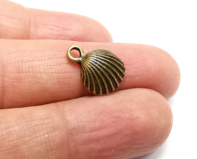 5 Scallop, Sea Shell Charms, Dangle Charms Antique Bronze Plated (16x11mm) G33067