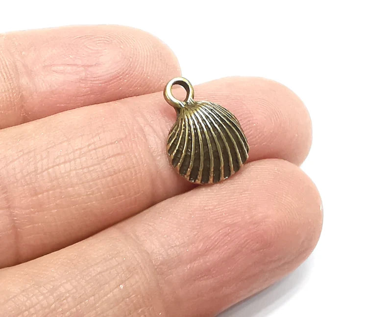 5 Scallop, Sea Shell Charms, Dangle Charms Antique Bronze Plated (16x11mm) G33067