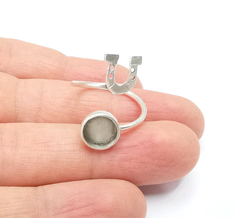 Horseshoe Ring Blank Setting, Cabochon Mounting, Adjustable Resin Ring Base Bezels, Antique Silver Plated (8mm) G29911