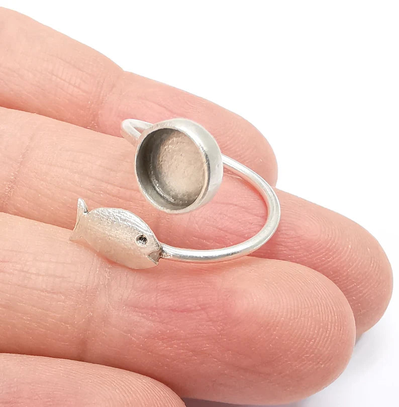 Fish Ring Blank Setting, Cabochon Mounting, Adjustable Resin Ring Base Bezels, Antique Silver Plated (8mm) G33000