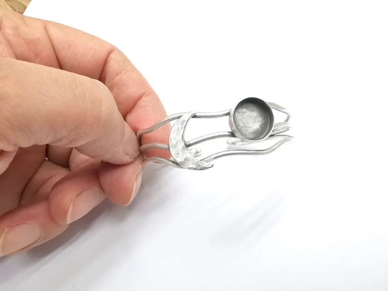 Crescent Moon Bracelet Blank Resin Bezel Cabochon Cuff Base Setting Adjustable Bracelet Antique Silver Plated Brass (14mm Bezel) G33099