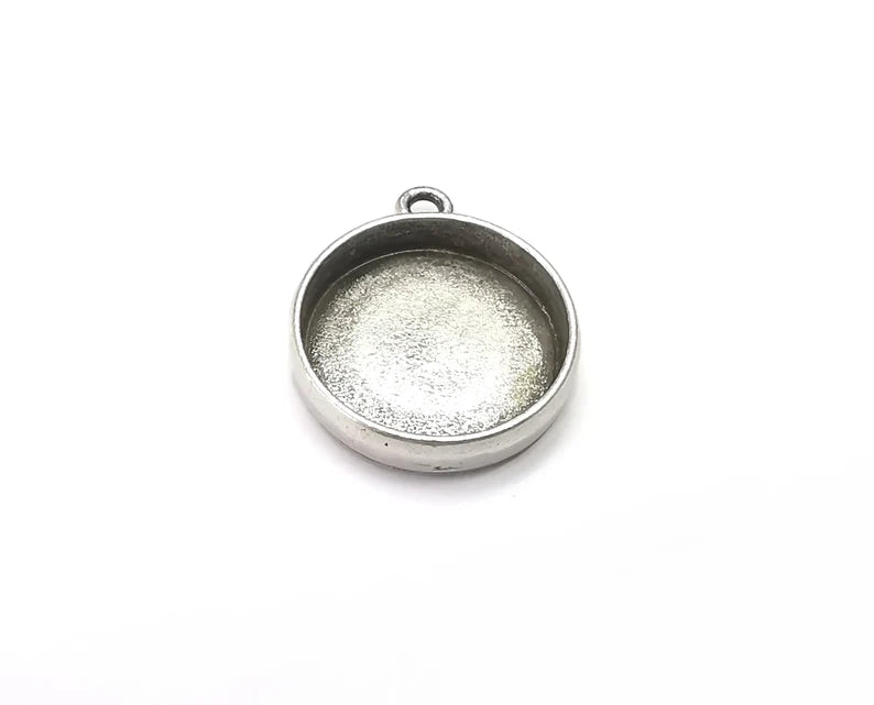 2 Round Pendant Blanks, Resin Bezel Bases, Mosaic Mountings, Dry flower Frame, Polymer Clay base, Antique Silver Plated (18mm) G33116
