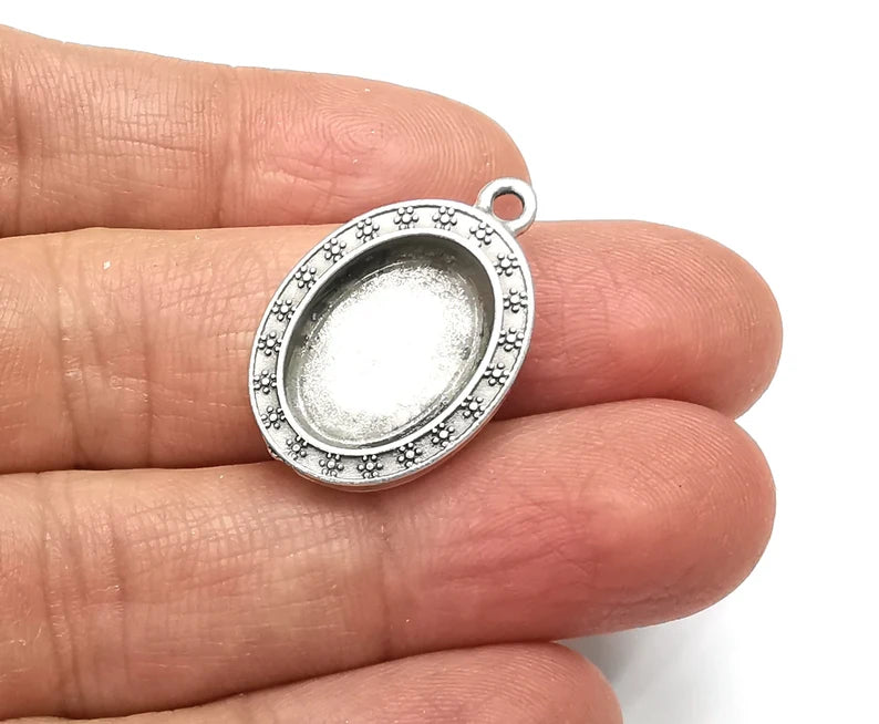 Flower Oval Pendant Blanks, Resin Bezel Bases, Mosaic Mountings, Dry flower Frame, Polymer Clay base, Antique Silver Plated (18x13mm) G33118