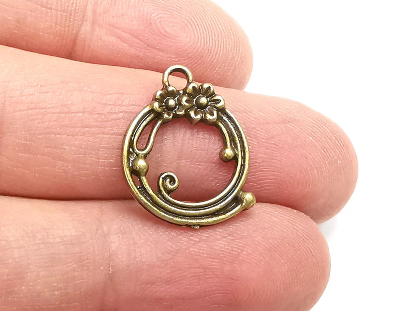 5 Flowers Charms, Dangle Charms Antique Bronze Plated (21x17mm) G33036