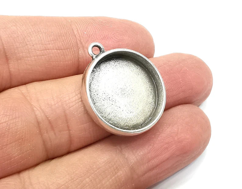 2 Round Pendant Blanks, Resin Bezel Bases, Mosaic Mountings, Dry flower Frame, Polymer Clay base, Antique Silver Plated (20mm) G33147