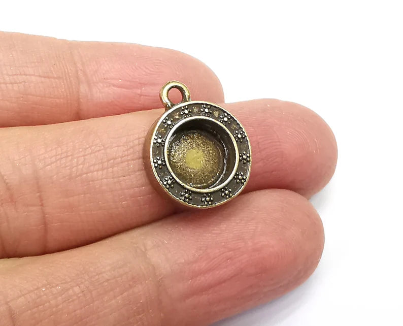 2 Flower Round Pendant Blanks, Resin Bezel Bases, Mosaic Mountings, Dry flower Frame, Polymer Clay base, Antique Bronze Plated (10mm) G33149