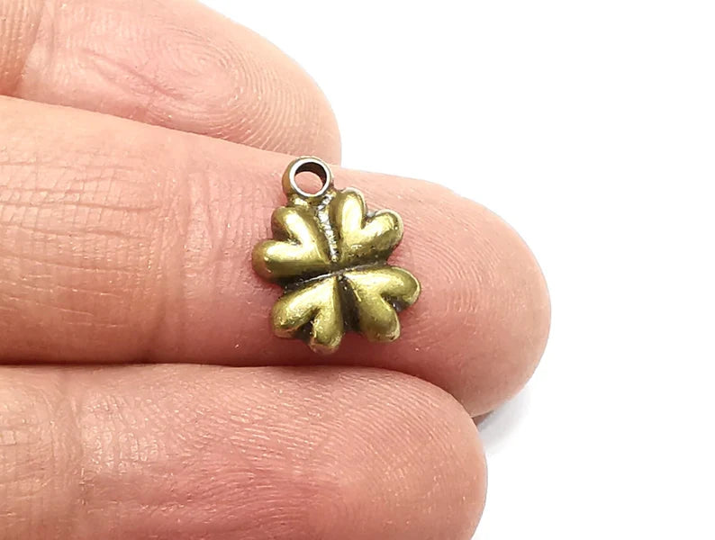5 Hearts, Clover Charms, Dangle Charms Antique Bronze Plated (14x11mm) G33062