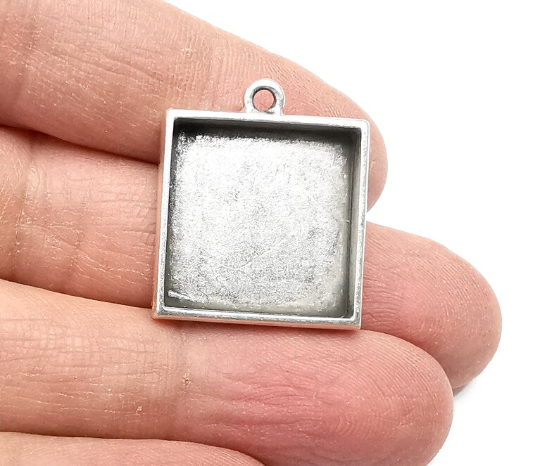 2 Square Pendant Blanks, Resin Bezel Bases, Mosaic Mountings, Dry flower Frame, Polymer Clay base, Antique Silver Plated (20mm) G33106