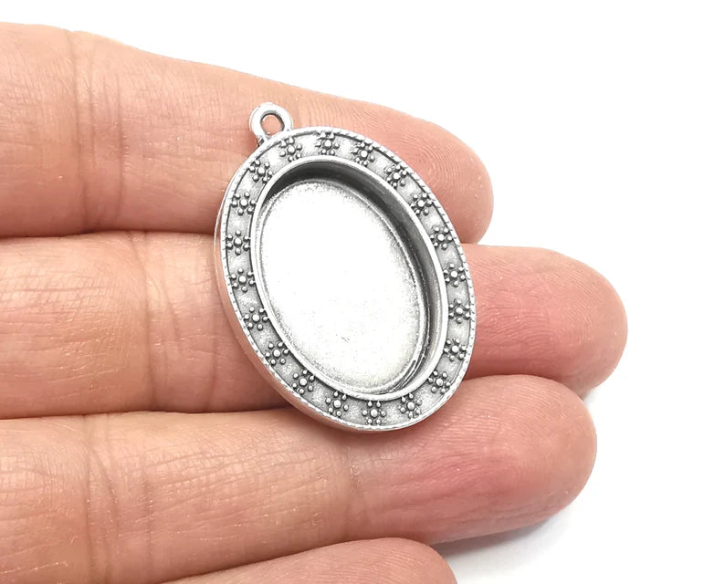 Flower Oval Pendant Blanks, Resin Bezel Bases, Mosaic Mountings, Dry flower Frame, Polymer Clay base, Antique Silver Plated (25x18mm) G33139