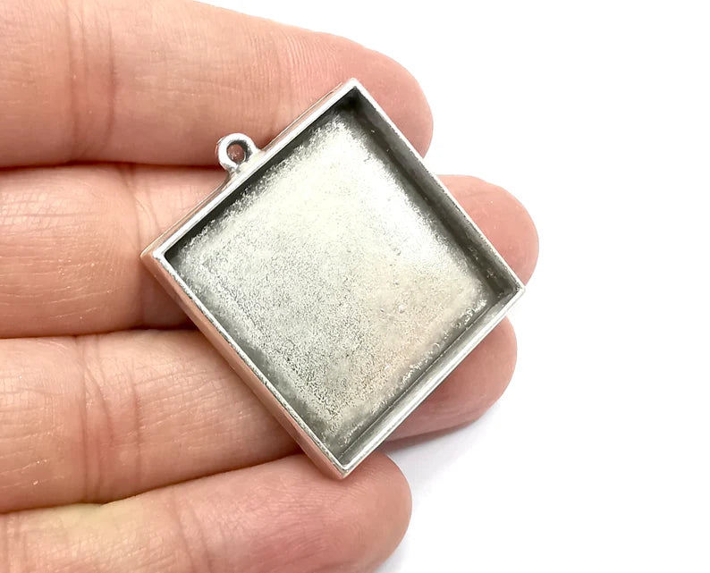 Square Pendant Blanks, Resin Bezel Bases, Mosaic Mountings, Dry flower Frame, Polymer Clay base, Antique Silver Plated (30mm) G33258