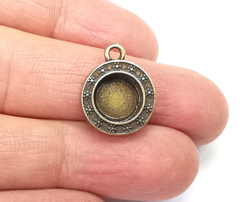 2 Flower Round Pendant Blanks, Resin Bezel Bases, Mosaic Mountings, Dry flower Frame, Polymer Clay base, Antique Bronze Plated (10mm) G33149
