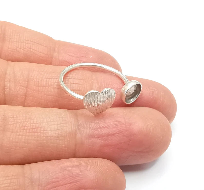 Heart Ring Blank Setting, Cabochon Mounting, Adjustable Resin Ring Base Bezels, Antique Silver Plated Brass Ring (8mm) G33188