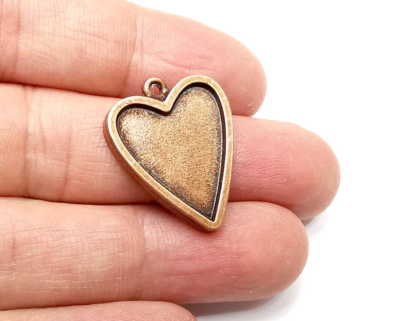 2 Heart Pendant Bezels, Resin Blank, inlay Mountings, Mosaic Frame, Cabochon Bases, Dry Flower Settings, Antique Copper Plated (21x17mm) G33261