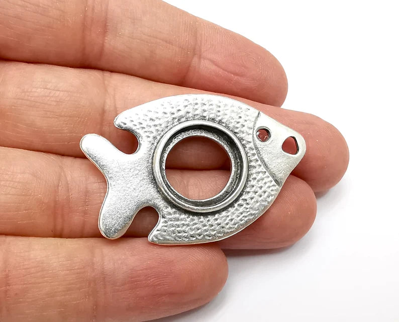 Fish Pendant Blanks, Cabochon Mounting, Antique Silver Plated (16mm) G33333