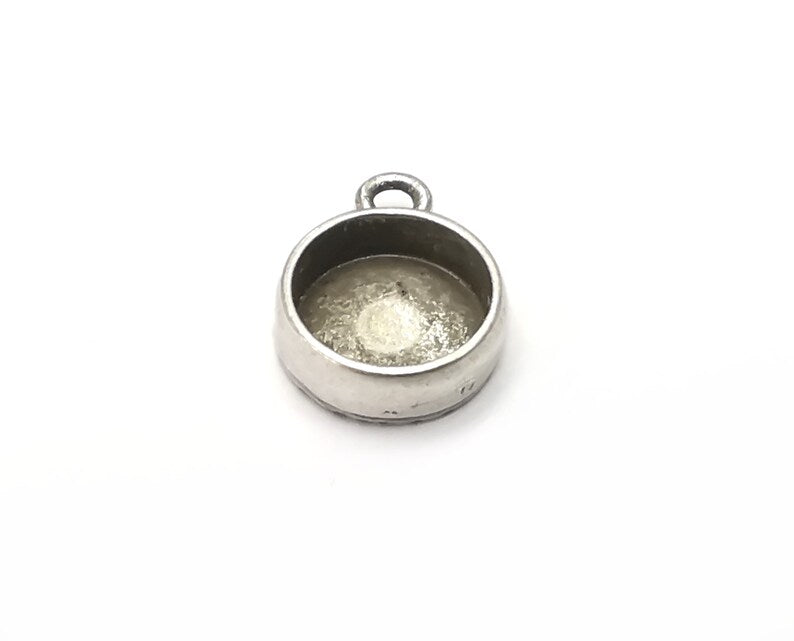 5 Round Pendant Blanks, Resin Bezel Base, Mosaic Mountings, Antique Silver Plated (10mm Blank Size) G33295