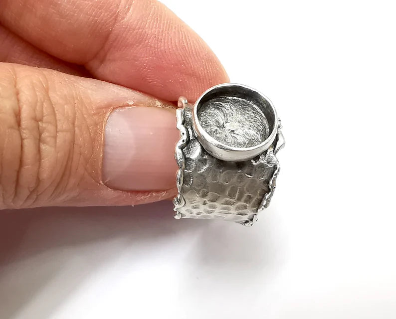 Hammered Tube Ring Blank Setting, Cabochon Mounting, Adjustable Resin Ring Base Bezels, Antique Silver Plated (12mm round bezel) G33390