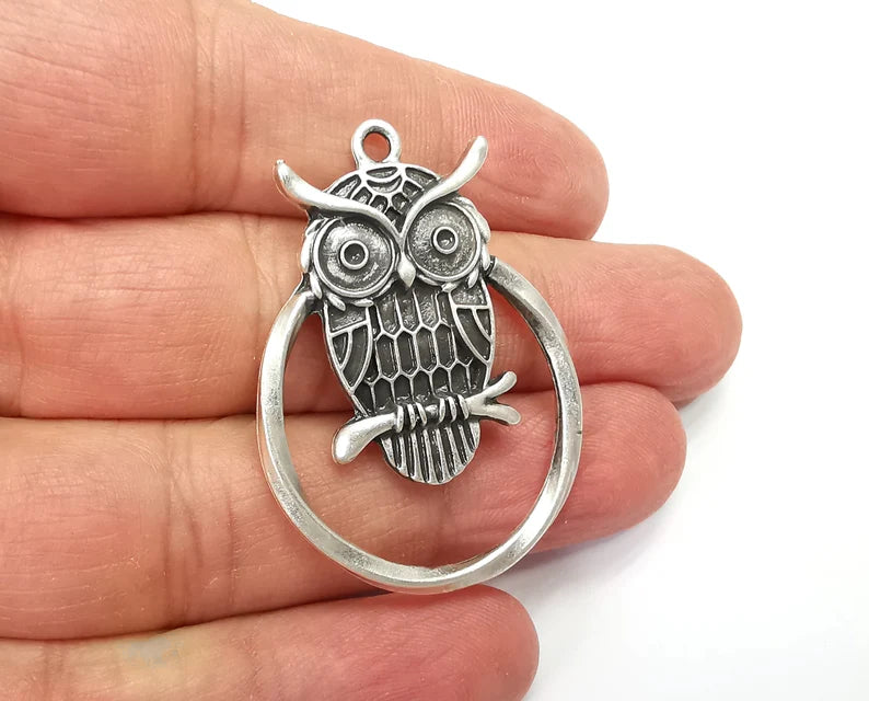 Owl Circle Charms, Antique Silver Plated (44x32mm) G33410