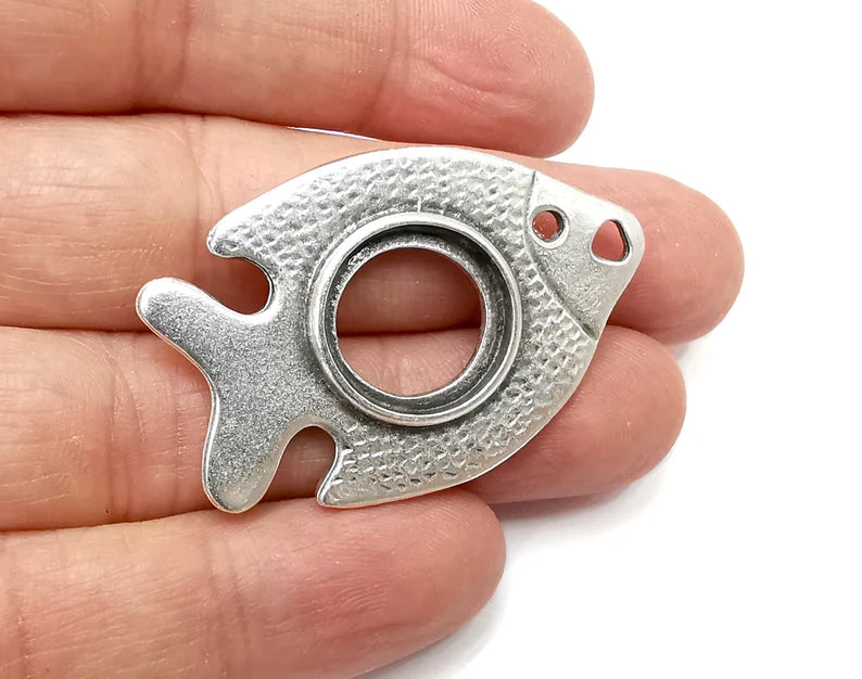 Fish Pendant Blanks, Cabochon Mounting, Antique Silver Plated (16mm) G33333