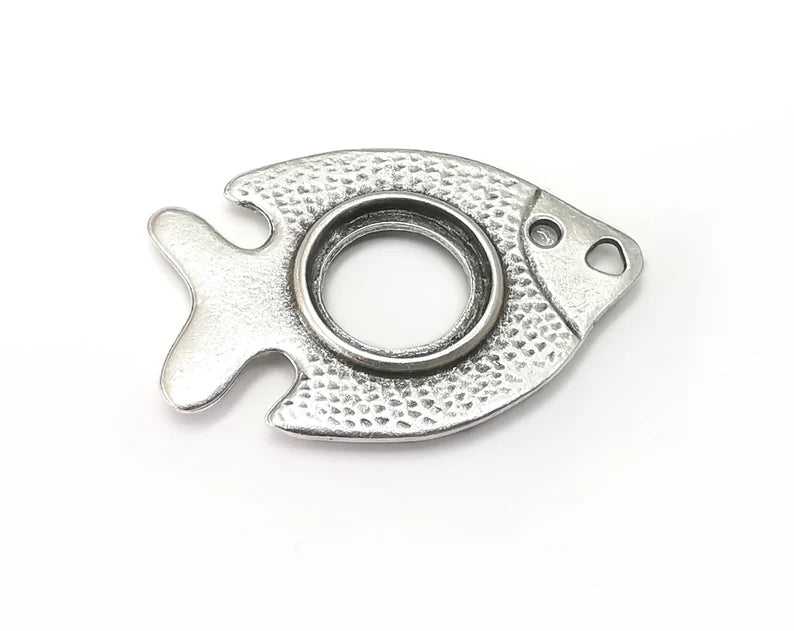 Fish Pendant Blanks, Cabochon Mounting, Antique Silver Plated (16mm) G33333