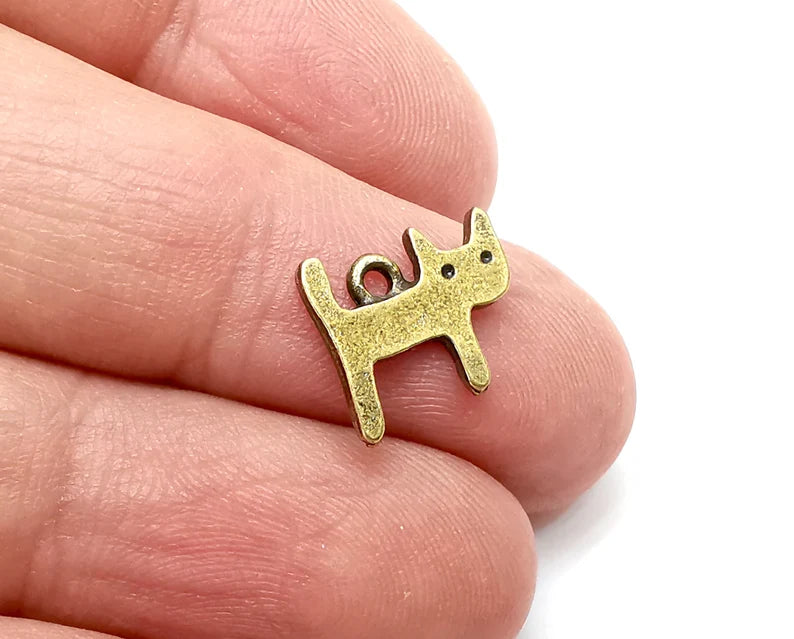 5 Cat Charms Antique Bronze Plated Charms (12x11mm) G33341