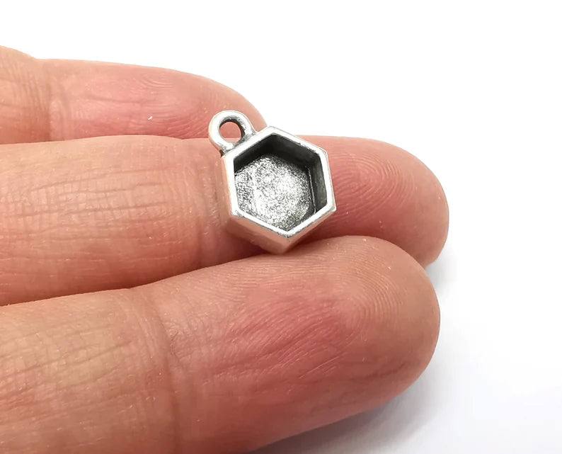 5 Hexagonal Pendant Blanks, Resin Bezel Bases, Mosaic Mountings, Dry flower Frame, Polymer Clay base, Antique Silver Plated (8mm) G33342