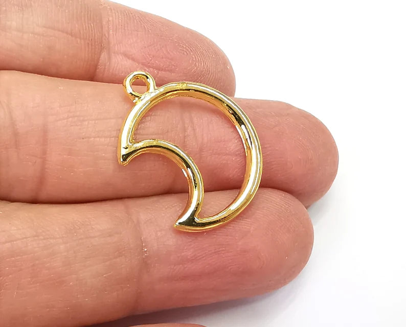 Crescent Moon Charms Gold Plated Charm (26x20mm) G33427