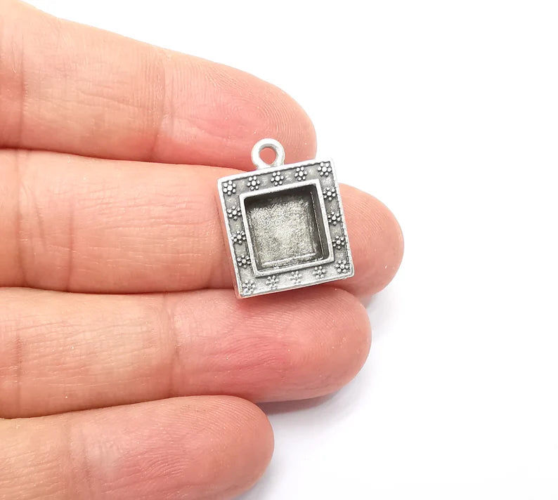 2 Square Pendant Blanks, Resin Bezel Bases, Mosaic Mountings, Dry flower Frame, Polymer Clay base, Antique Silver Plated (10mm) G33431