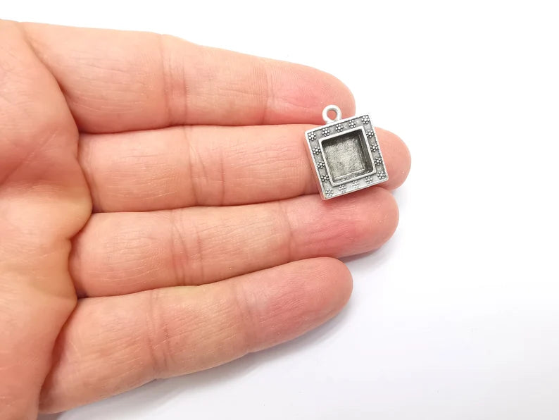2 Square Pendant Blanks, Resin Bezel Bases, Mosaic Mountings, Dry flower Frame, Polymer Clay base, Antique Silver Plated (10mm) G33431