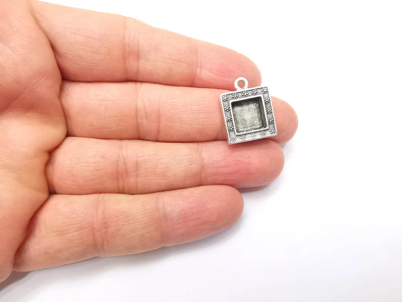 2 Square Pendant Blanks, Resin Bezel Bases, Mosaic Mountings, Dry flower Frame, Polymer Clay base, Antique Silver Plated (10mm) G33431