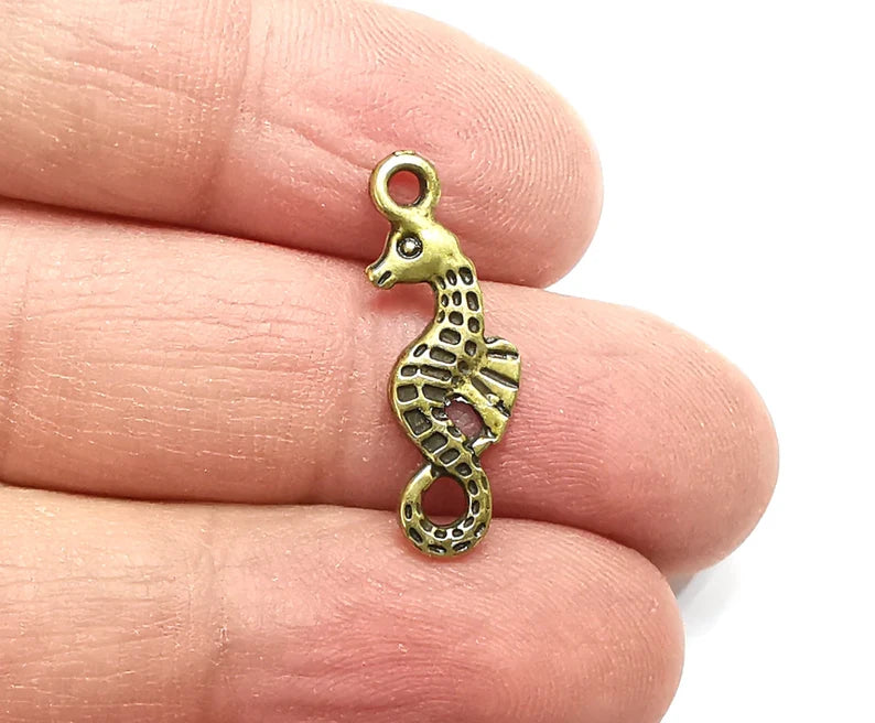 5 Seahorse Charms, Antique Bronze Plated Charms (25x8mm) G33405