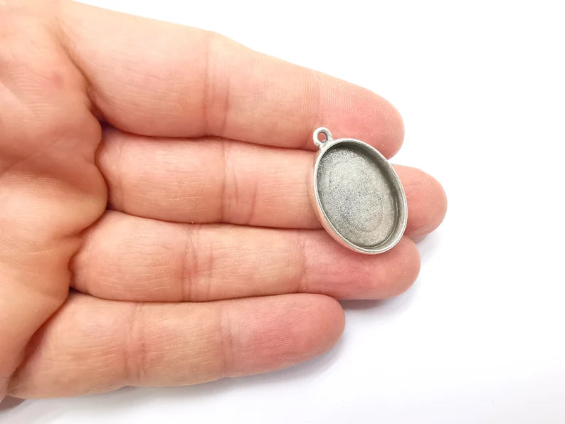 Oval Pendant Blanks, Resin Bezel Bases, Mosaic Mountings, Dry flower Frame, Polymer Clay base, Antique Silver Plated (25x18mm) G33437