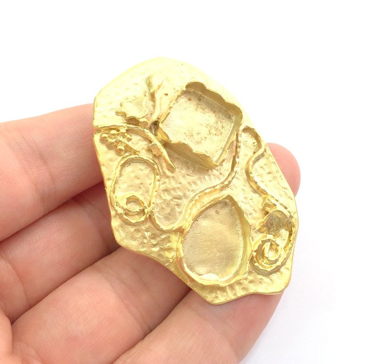 Adjustable Hammered Ring Blank, ( 18x13mm drop 12mm blank )  Gold Plated Brass G6083