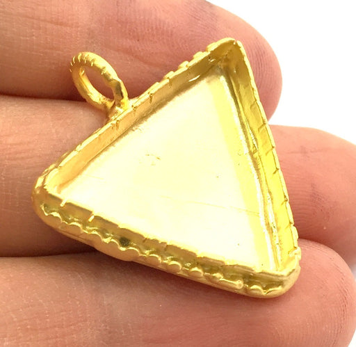 Gold Plated Brass Mountings ,  Blanks   (25x25x25 mm triangle blank) G5826