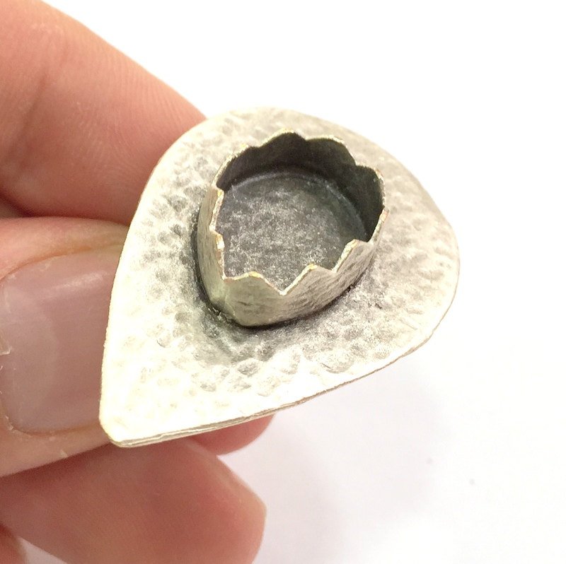Adjustable Hammered  Ring Blank, ( 18x13mm drop blank ) Antique Silver Plated Brass G6040