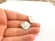 10 Silver Charms Antique Silver Plated Hammered Pendants  (20mm) Antique Silver Plated Metal  G11214