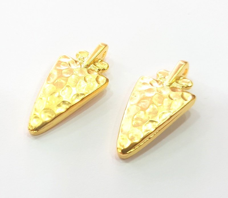 2 Triangle Charms Gold Plated Hammered Charms (33x15mm) G6232