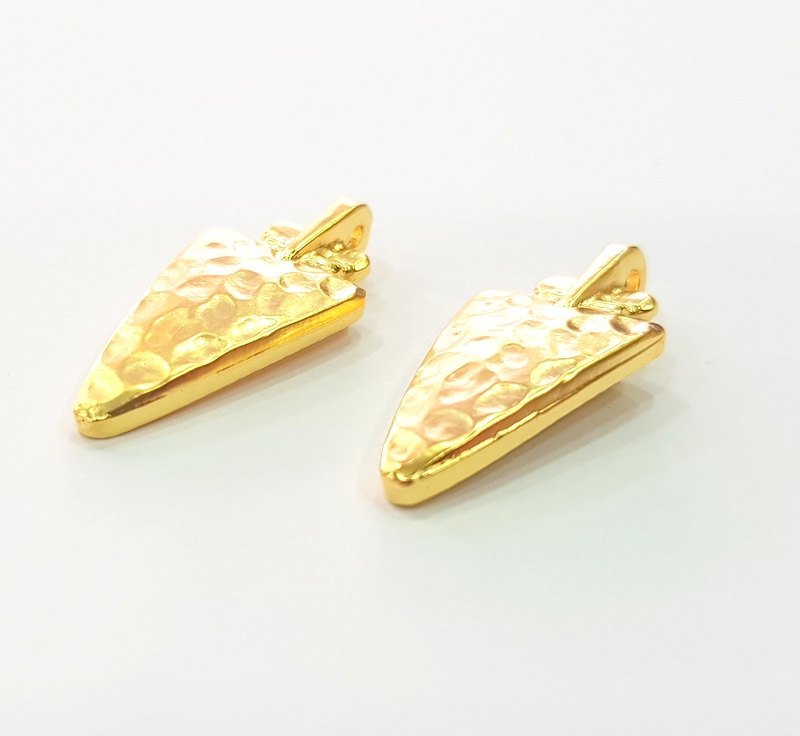 2 Triangle Charms Gold Plated Hammered Charms (33x15mm) G6232