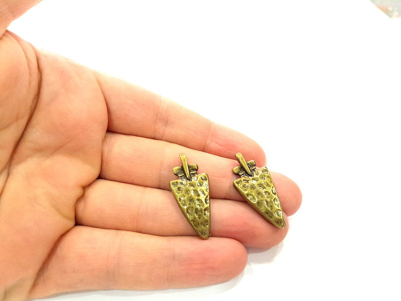 4 Antique Bronze Hammered Triangle Charms Pendant   (30x15mm)  G6364